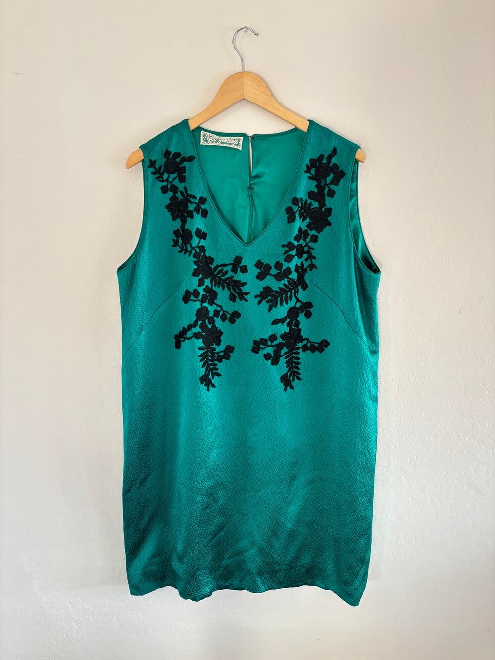 Vintage 1980s Peggy Jennings Shift Dress XL Silk Made USA Emerald Green Luxury